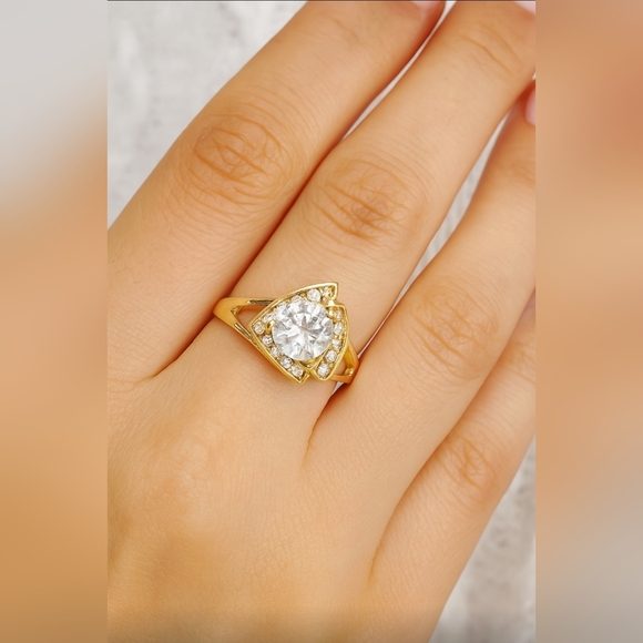 Gold Plated Cocktail Ring Cubic Zirconia  Size 9 - Picture 1 of 10